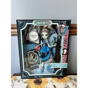 A Monster High Story "Threaderella" Frankie Stein Target Exclusive NIB + Frankie